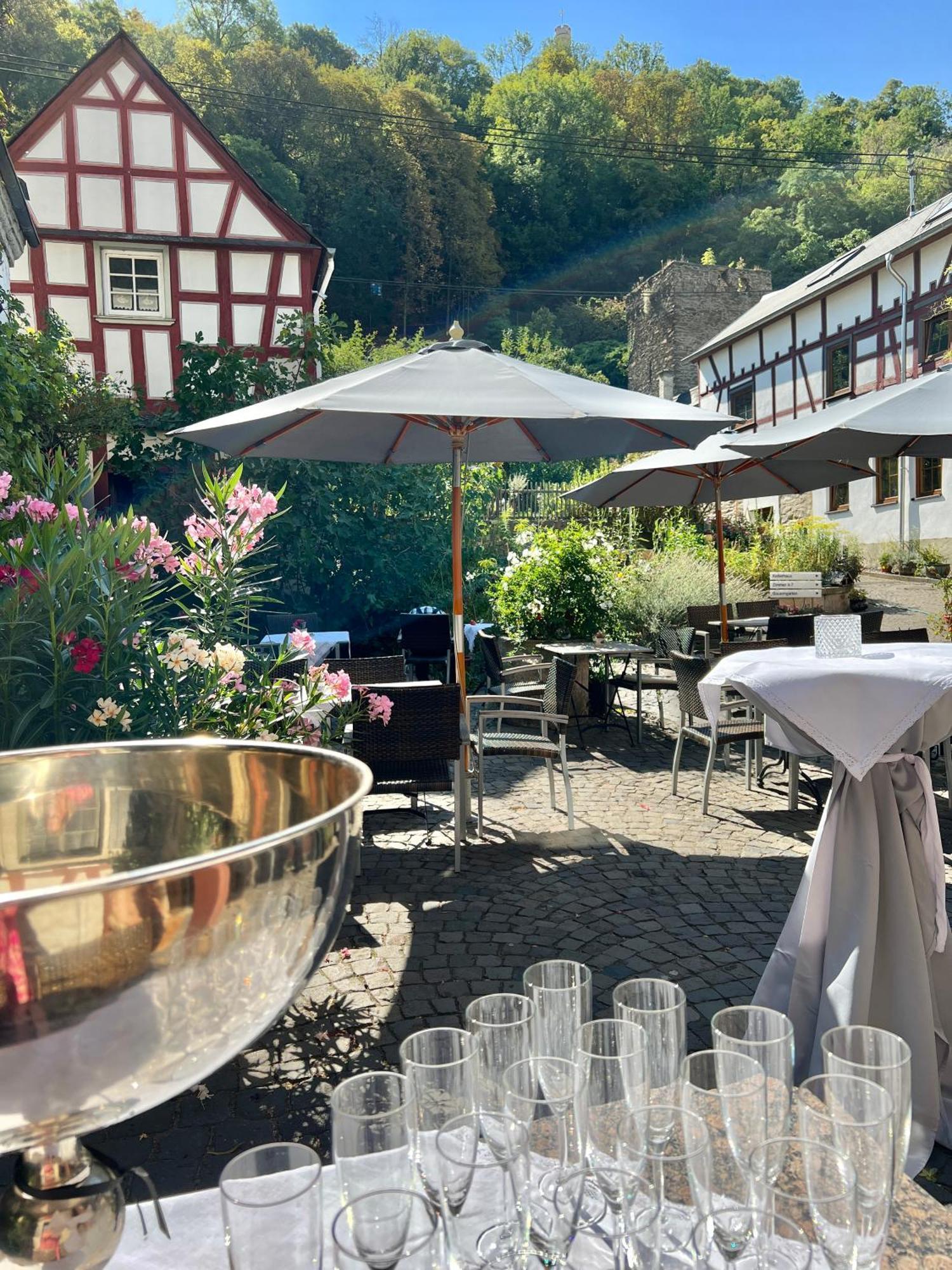 Landgasthof Zum Weissen Schwanen Braubach Dış mekan fotoğraf